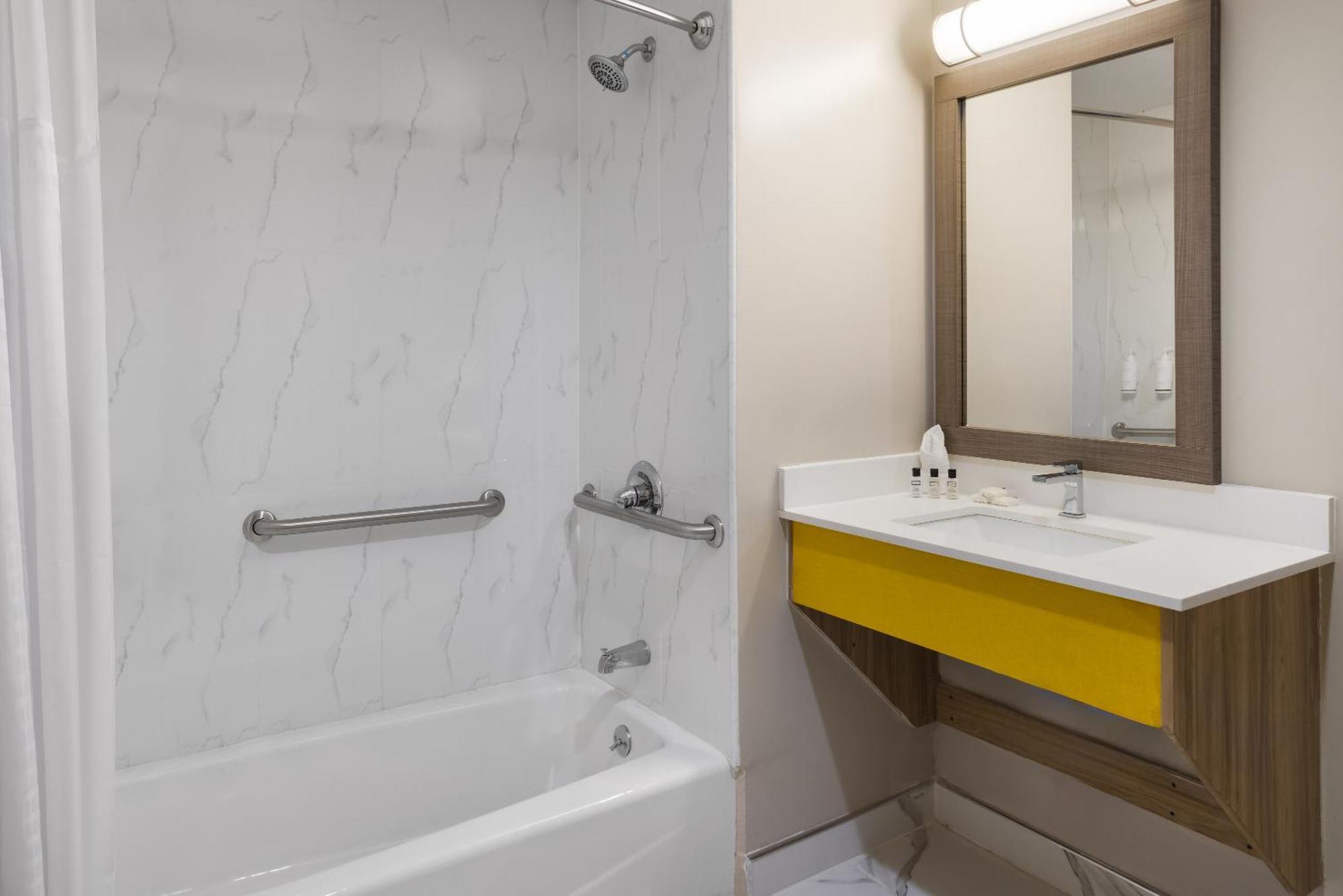 ניו יורק Days Inn By Wyndham Staten Island מראה חיצוני תמונה