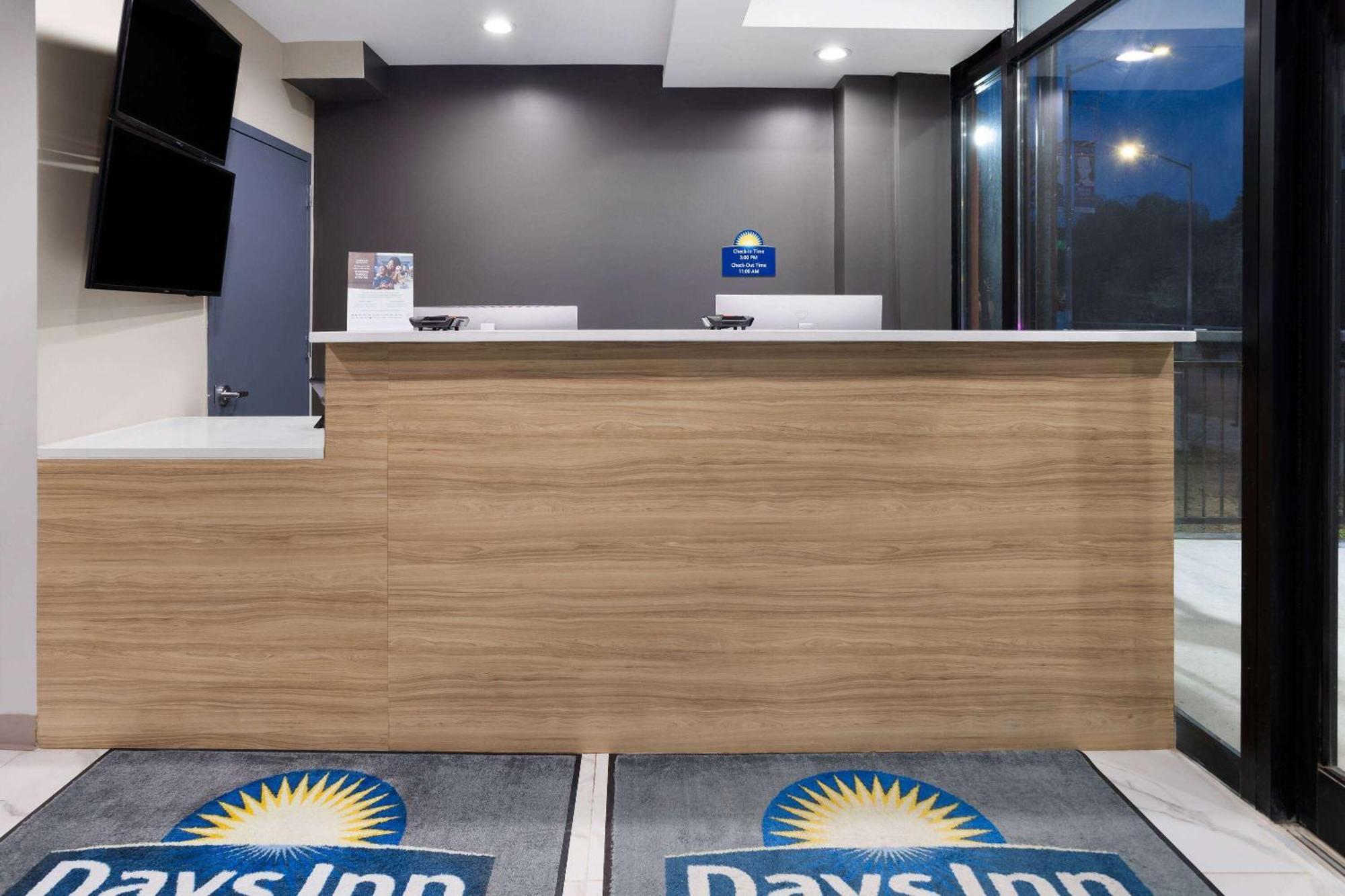ניו יורק Days Inn By Wyndham Staten Island מראה חיצוני תמונה
