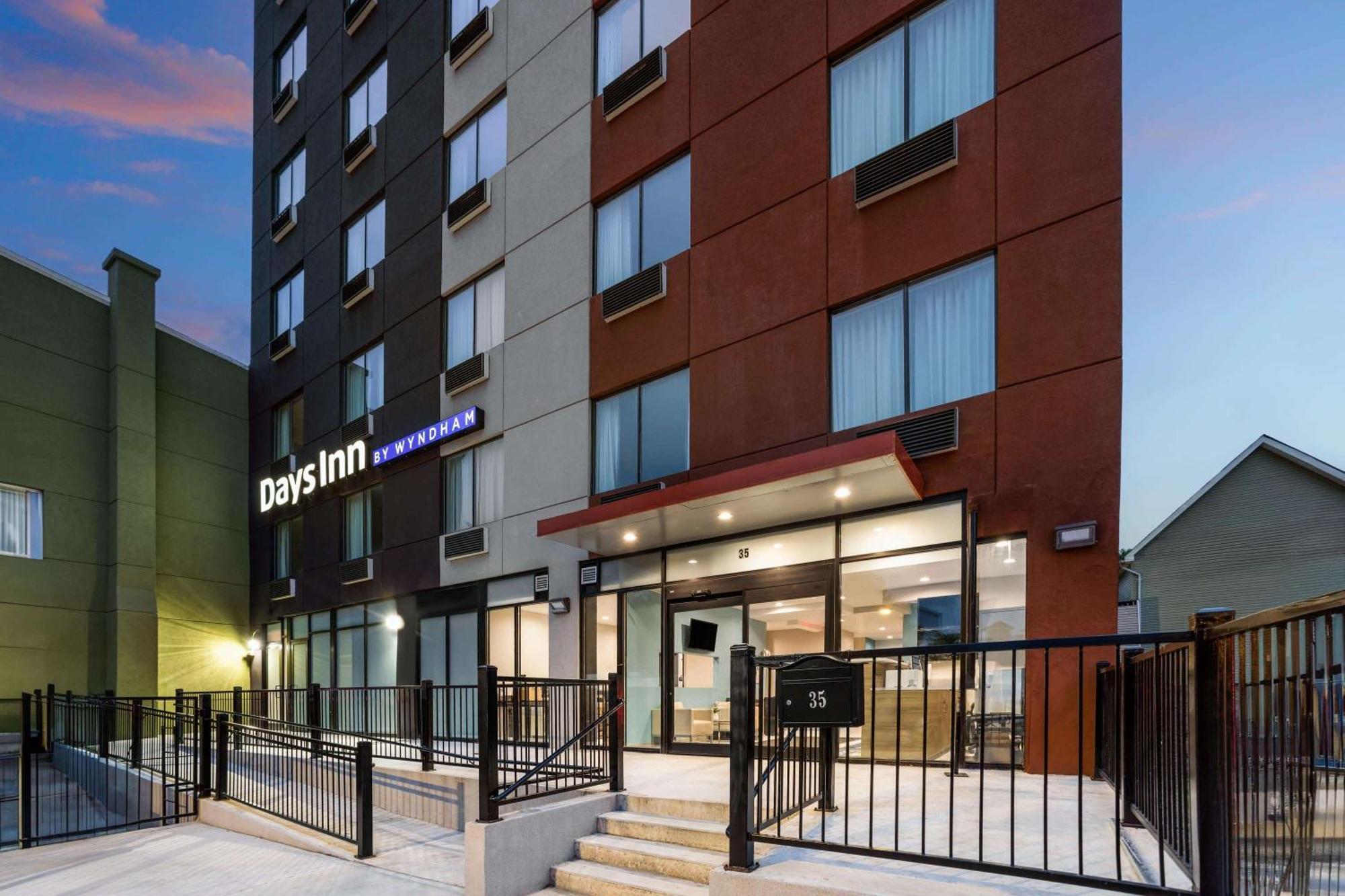 ניו יורק Days Inn By Wyndham Staten Island מראה חיצוני תמונה