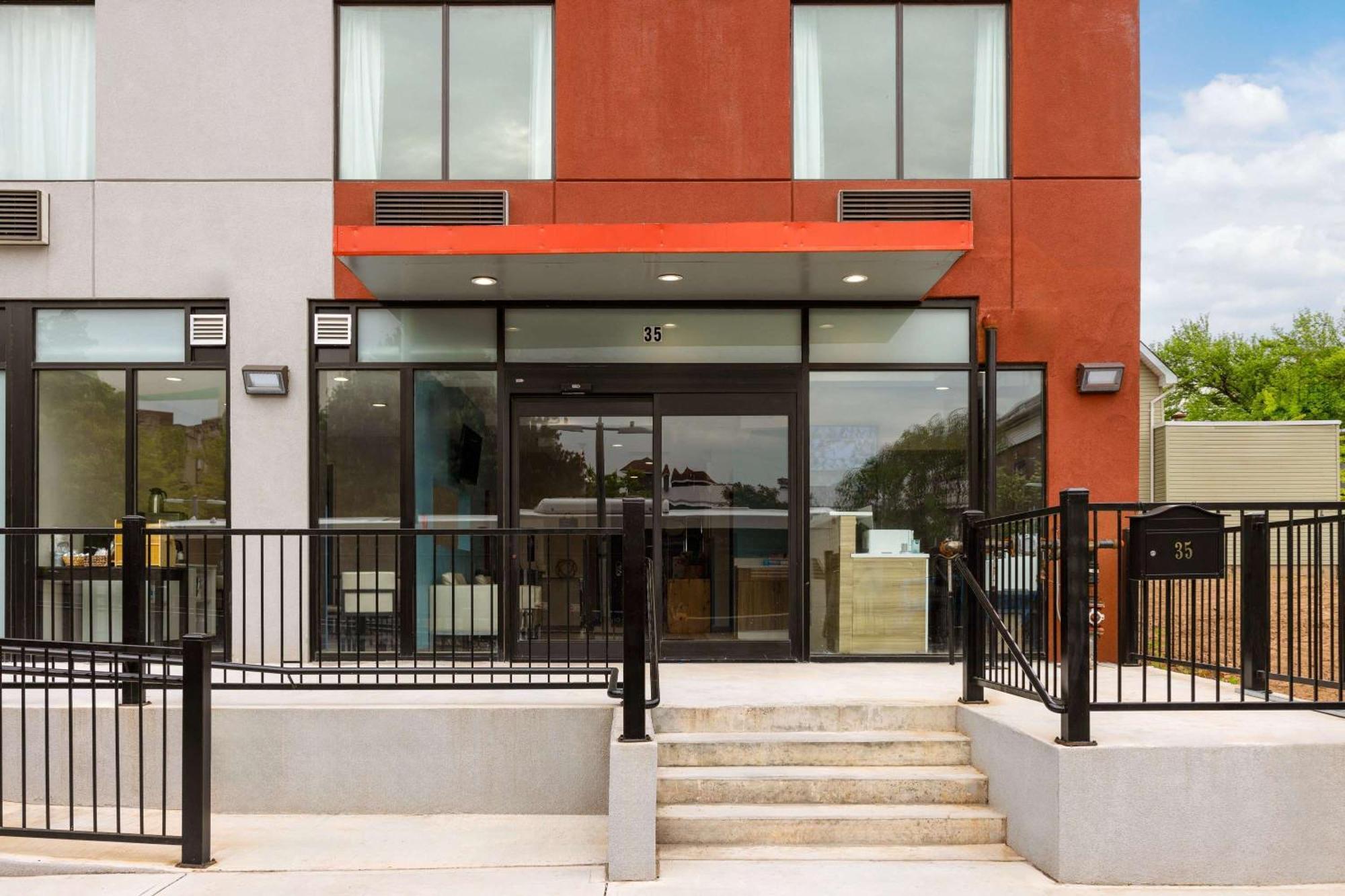 ניו יורק Days Inn By Wyndham Staten Island מראה חיצוני תמונה